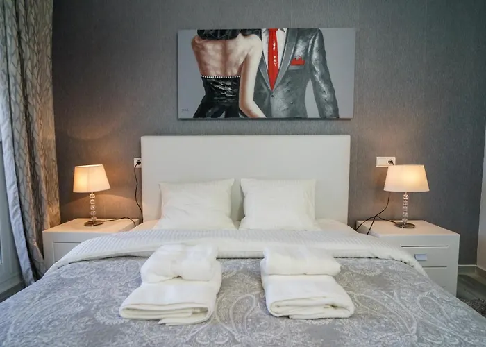 El Lago De Los Arqueros 2 Bedrooms Penthouse En Benahavis